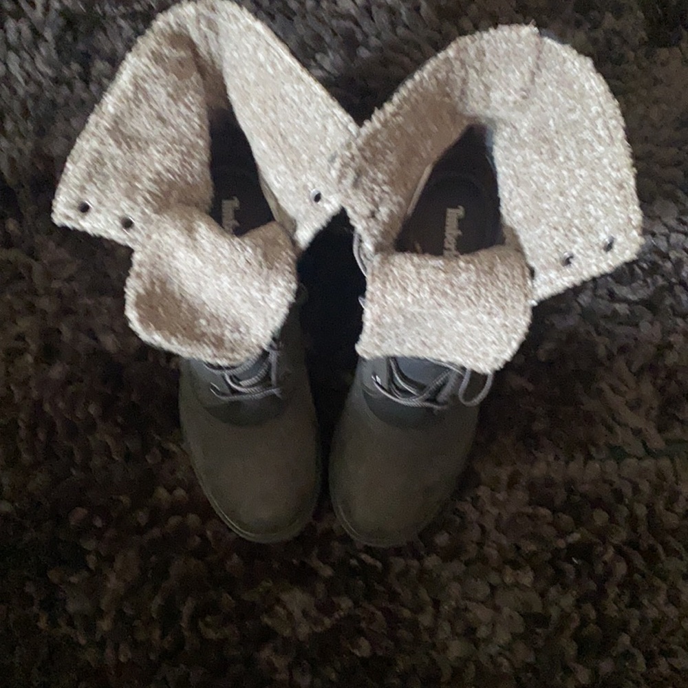 Boots - Picture 3 of 4